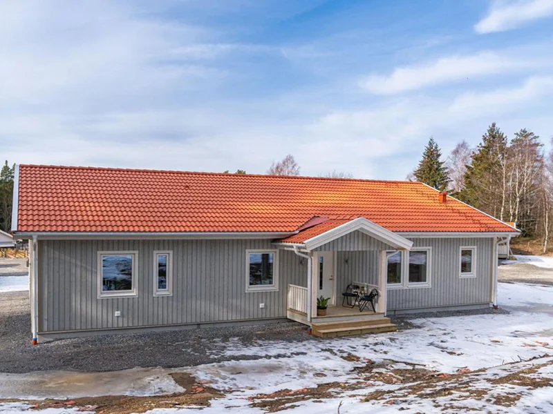 Fasadmalning pa enplansvilla Strangnas Ulvhall